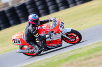 enduro-digital-images;event-digital-images;eventdigitalimages;mallory-park;mallory-park-photographs;mallory-park-trackday;mallory-park-trackday-photographs;no-limits-trackdays;peter-wileman-photography;racing-digital-images;trackday-digital-images;trackday-photos